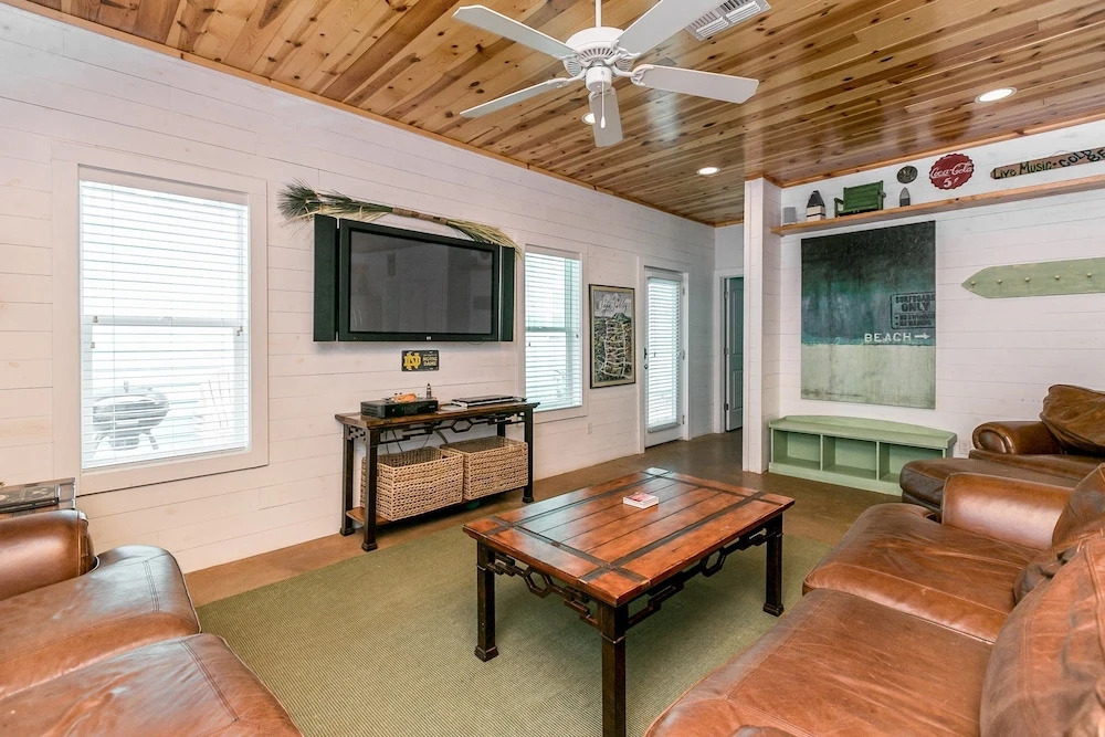 4BR Village Walk House, Pool by RedAwning