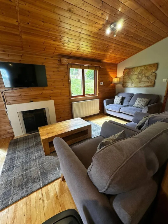 Serene Watermouth Cabin Retreat With Hot Tub & Stunning Coastal Views