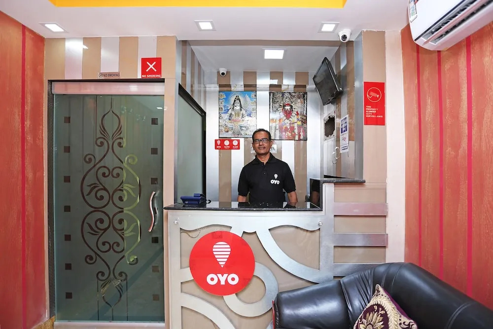 OYO 9975 Hotel Asmeet