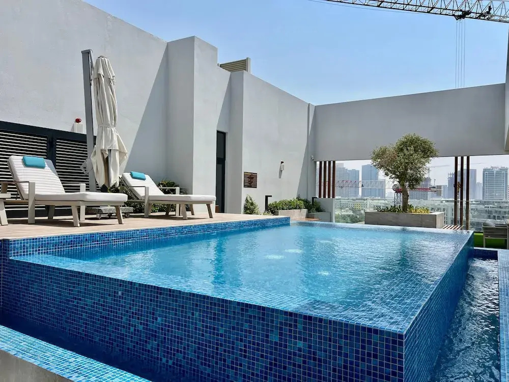 Waves - Comfortable JVC Apt with Balcony