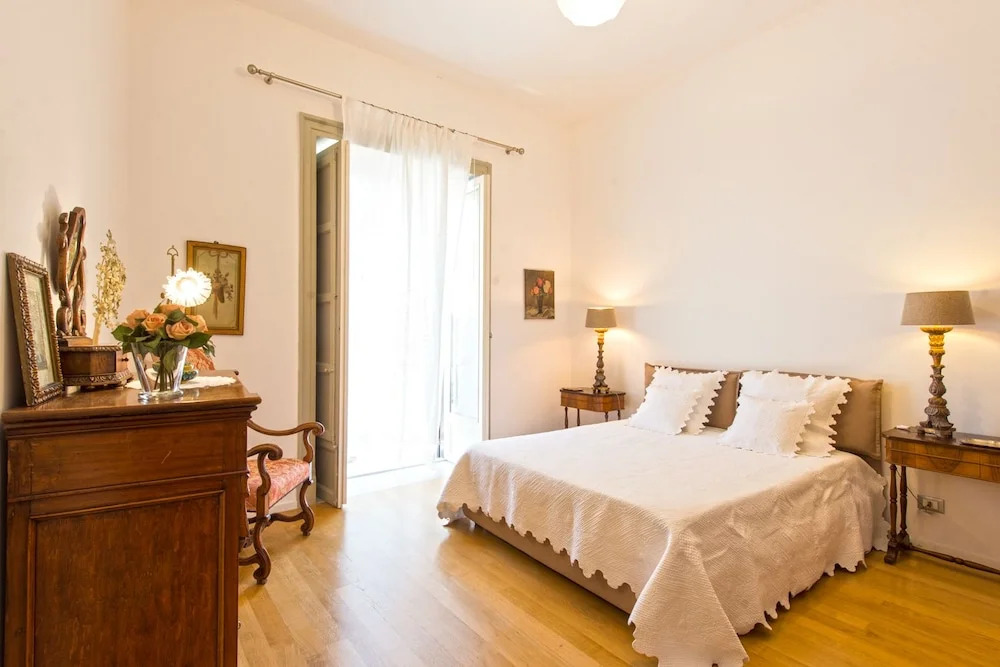 Charming Apartment in the City Center by Wonderful Italy