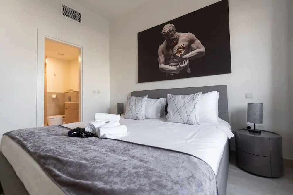 Jumeirah Golf Estates Sleeps 2 With Balcony Views