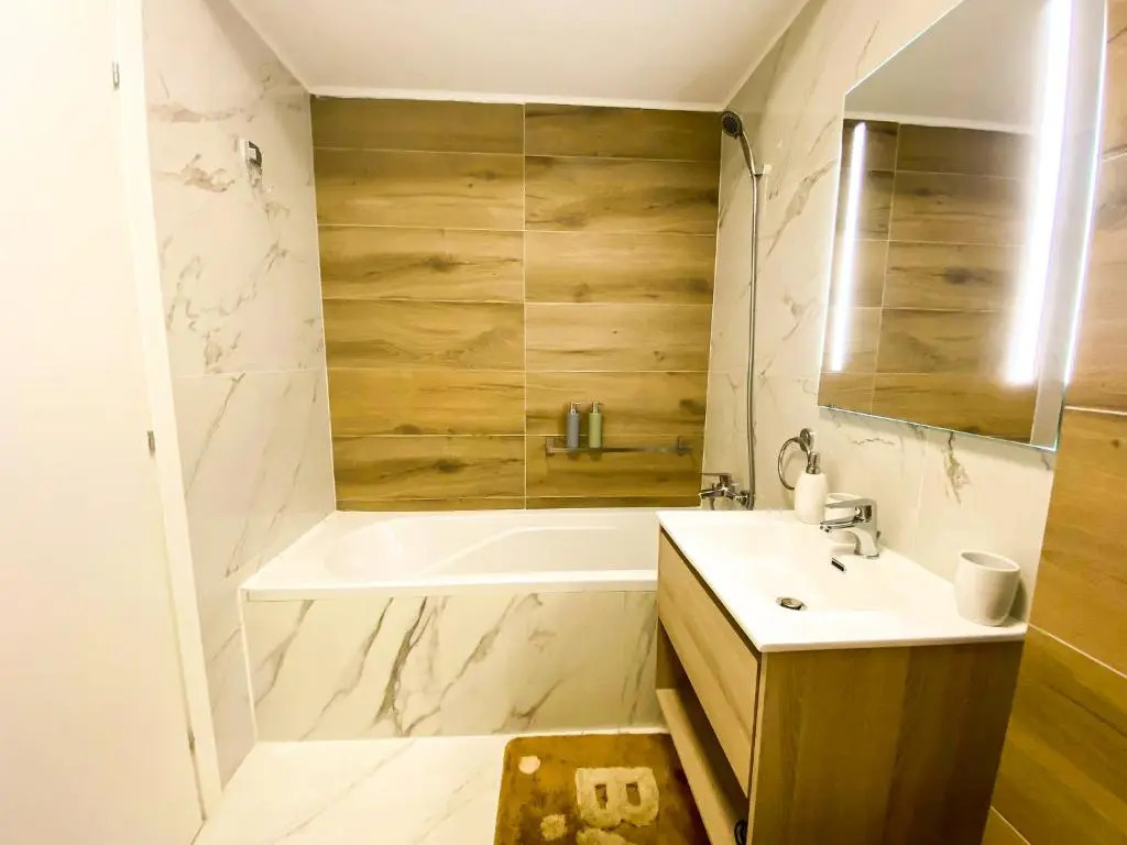 Serene Ambiance 1 BR Apartment with private parking and terrace