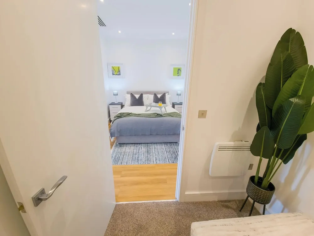 Captivating 1-bed Apartment in Slough With Kingbed