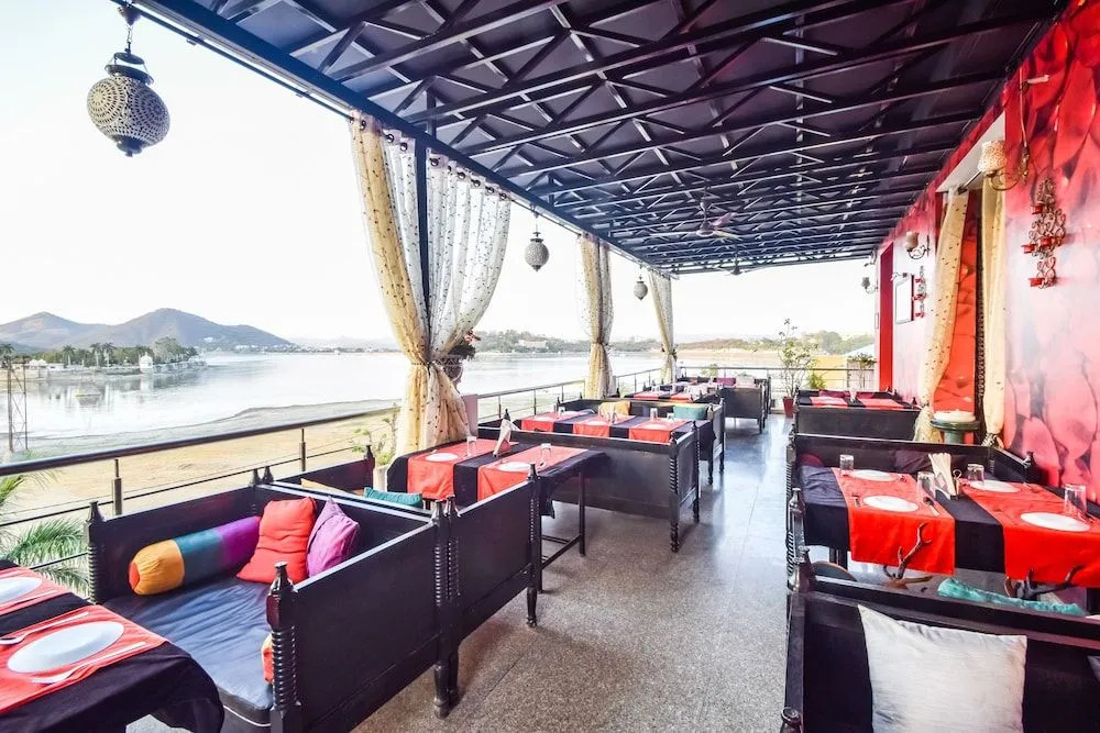 FabHotel Everest International