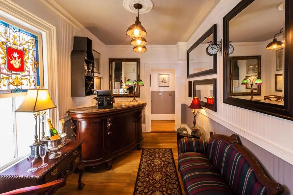 Queen Vic Guest House