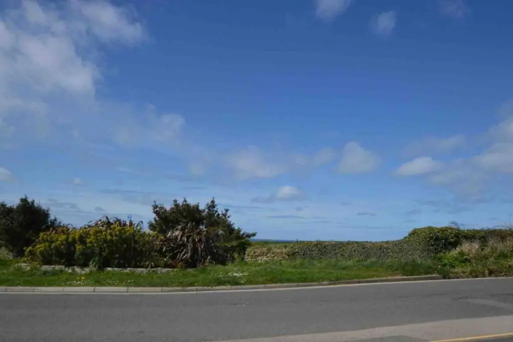 Beautiful 3 bedroom apartment by the Sea