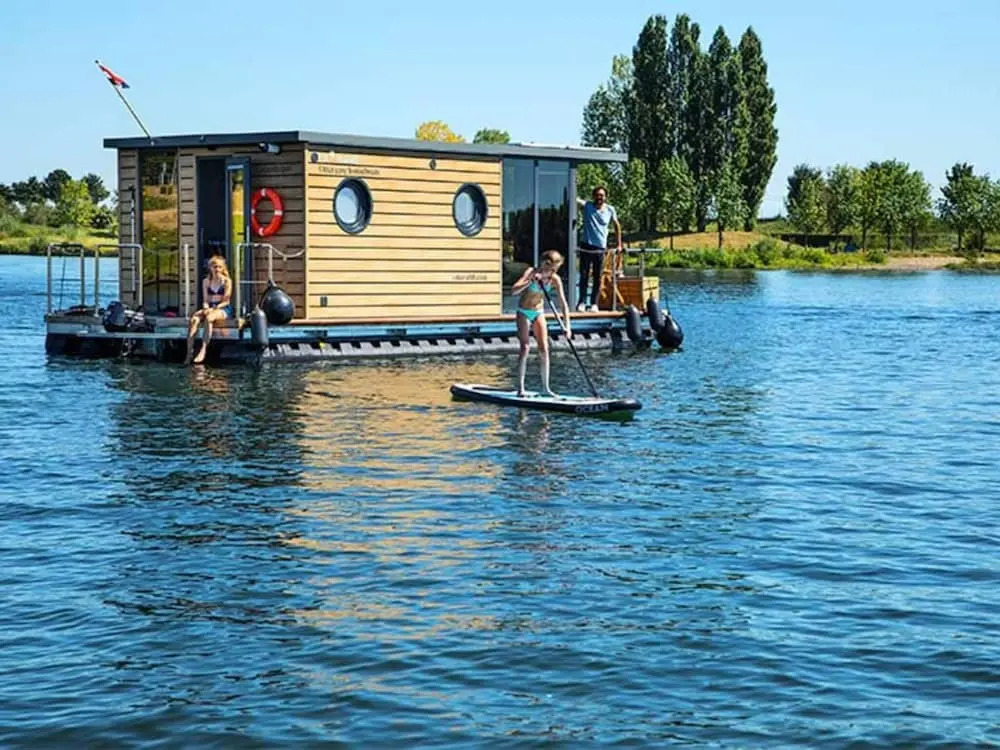 Lovely Houseboat in Kinrooi With Terrace
