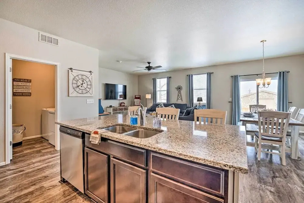 Dreamy Windsor Home With Grill ~ 3 Miles to Lake!
