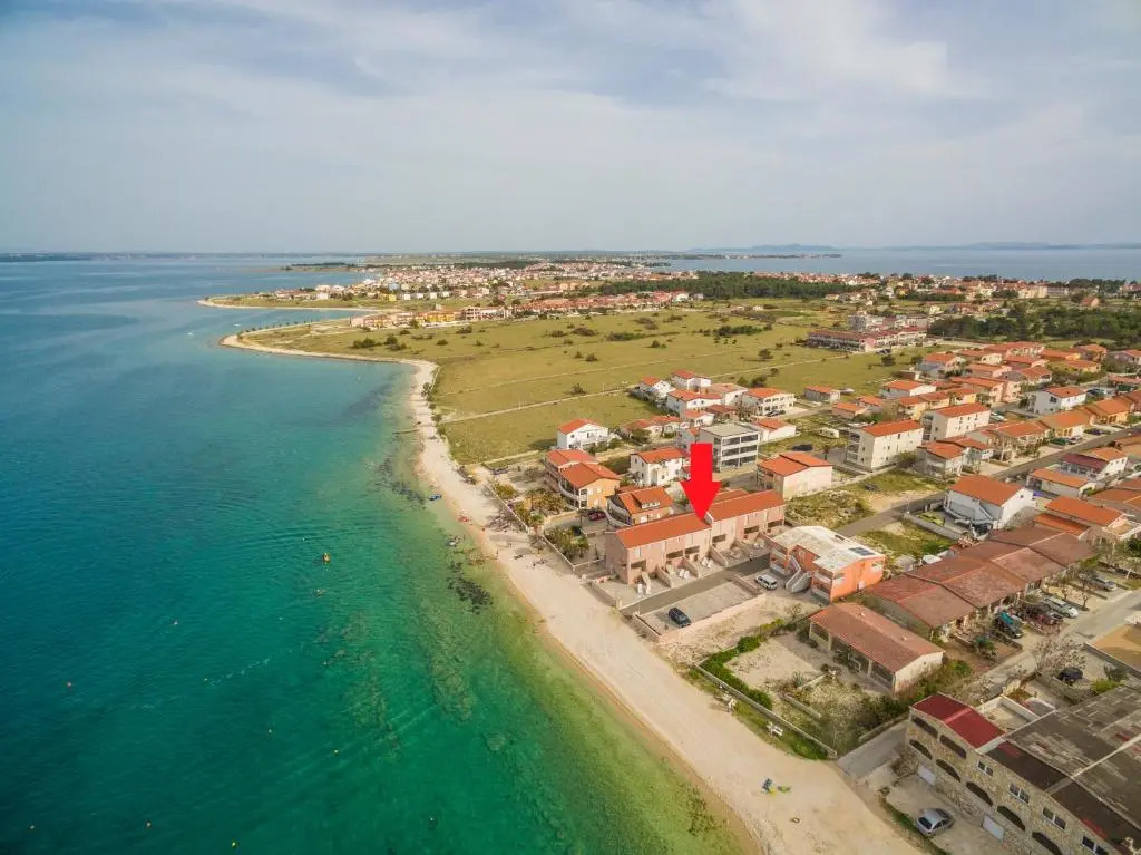 LUXURY APARTMENTS - LA VIR 3 & 4