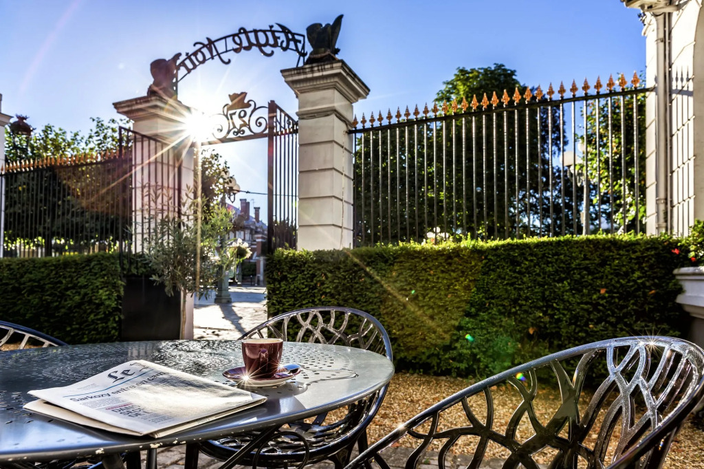 Aigle Noir Hotel Fontainebleau - MGallery Collection