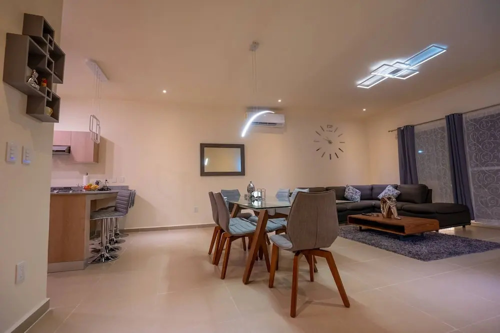 Luxury Apartment With Poll