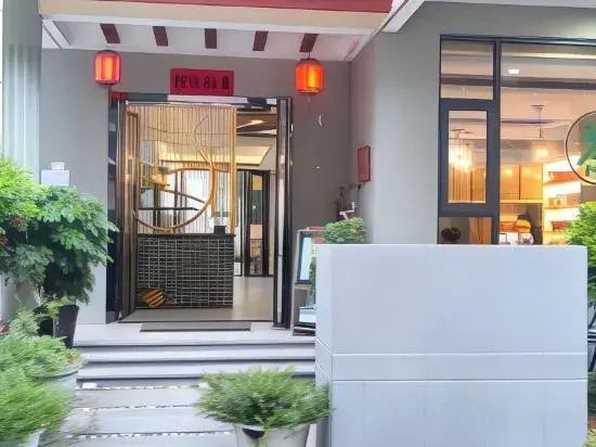 Row 3 No. 7 Hostel