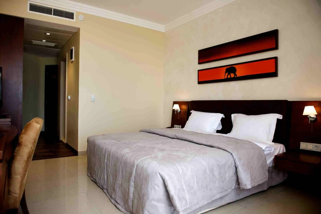 Avenue Suites