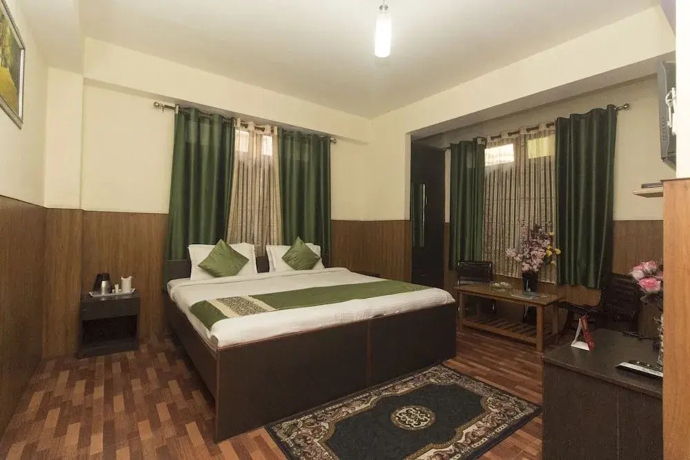 OYO 7431 Hotel Tushita