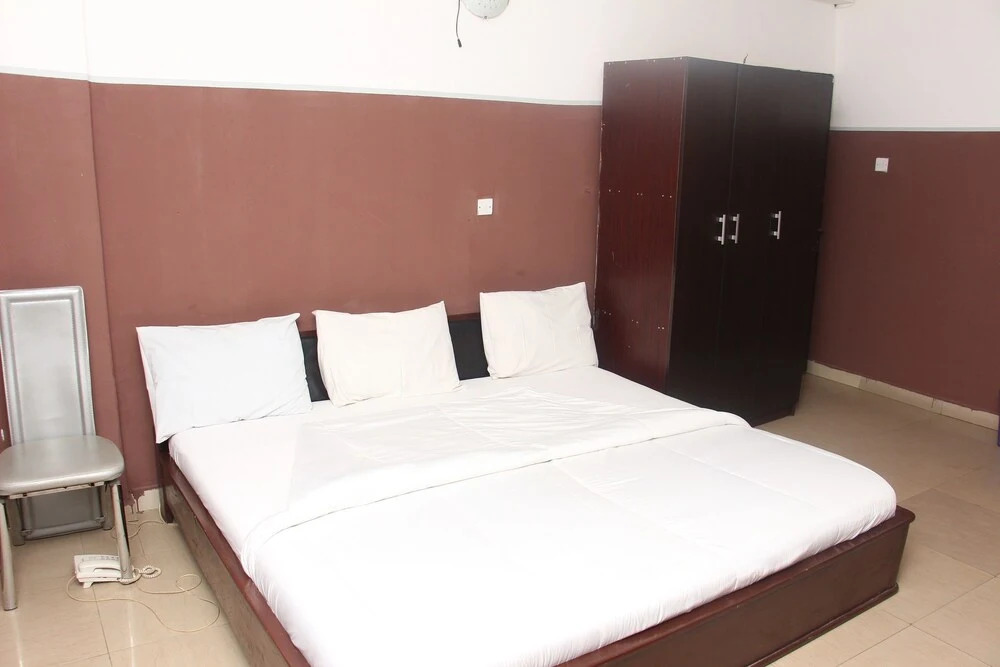 Peak Pleasure Hotel