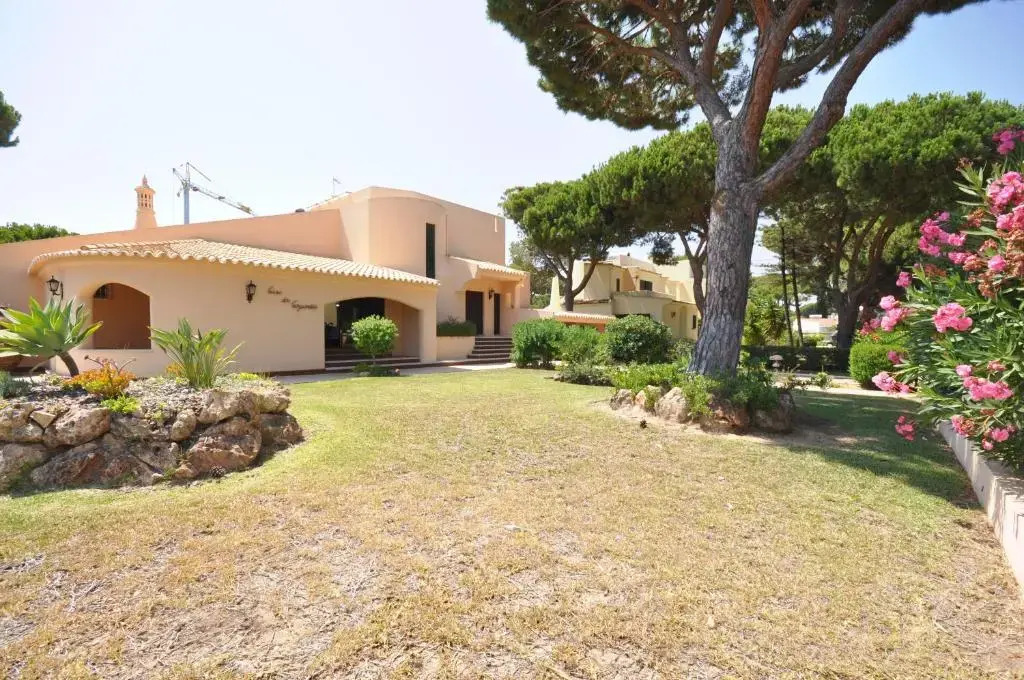 5 En-Suite Bedrooms, close to centre, free AC WiFi
