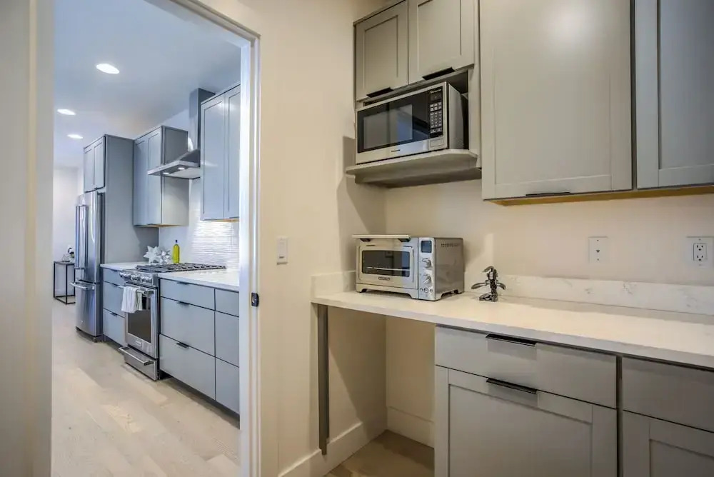 6bd3.5ba?downtown Modern Luxury W/hot Tub?