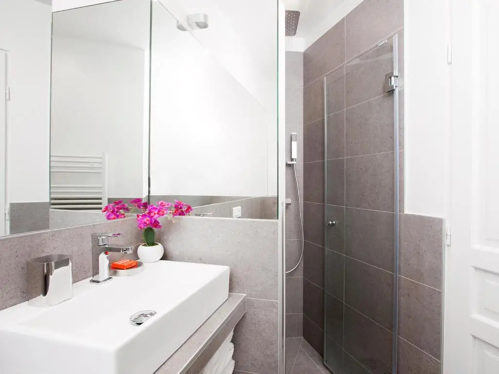 LivinParis - Luxury AC 4 Bedrooms Opera Lafayette II