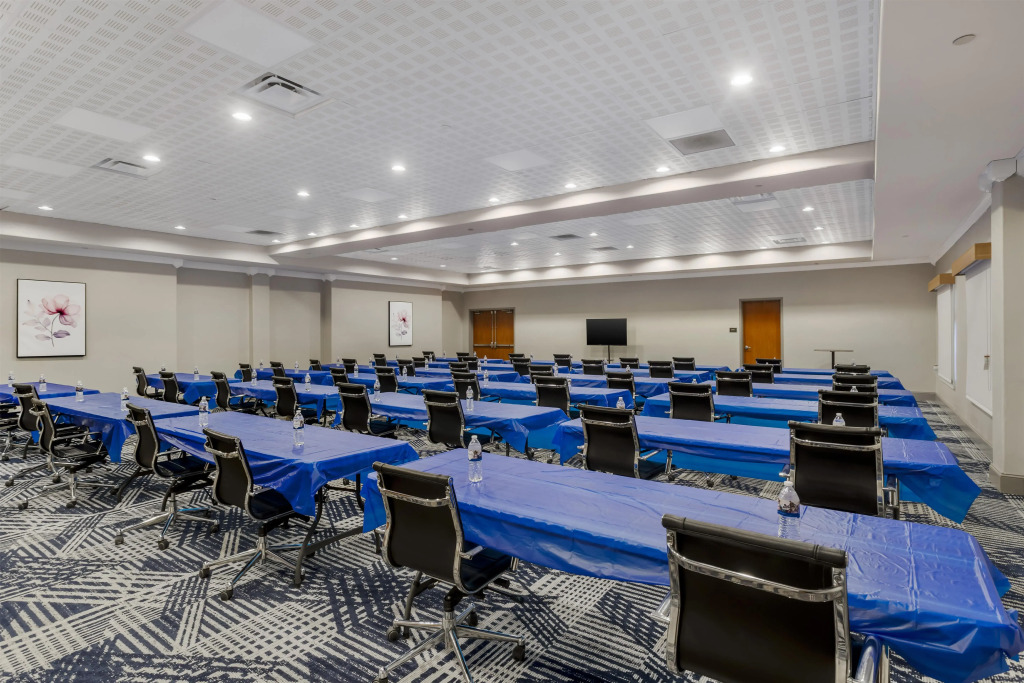 Best Western Plus Rose City Conference Center Inn
