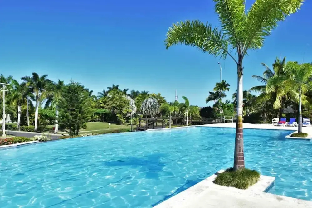 3 Bedrm in Richmond Estate Pool Gym Plygrnd Beach