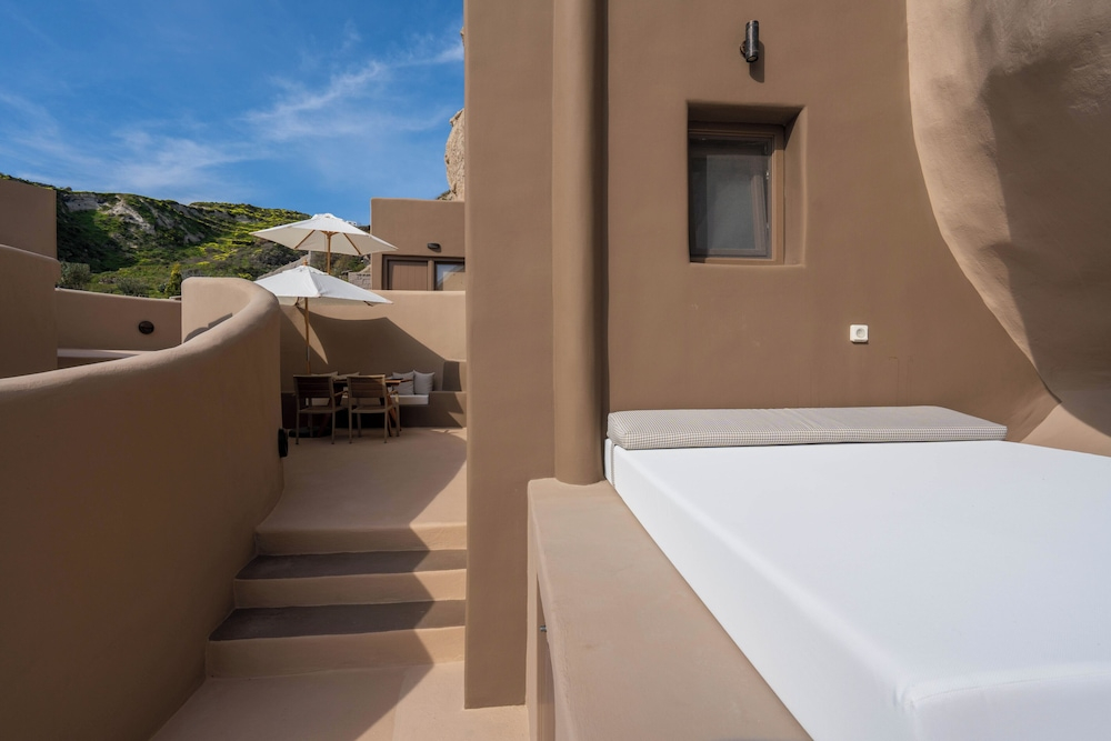 Litheos Santorini Luxury Cave Suites