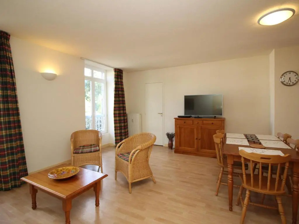 Appartement La Bourboule, 2 pièces, 5 personnes - FR-1-608-56