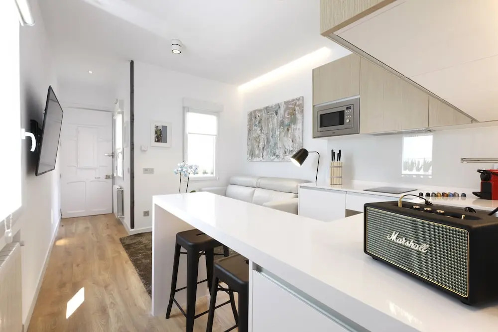 Santa Isabel Street, Private rooms
