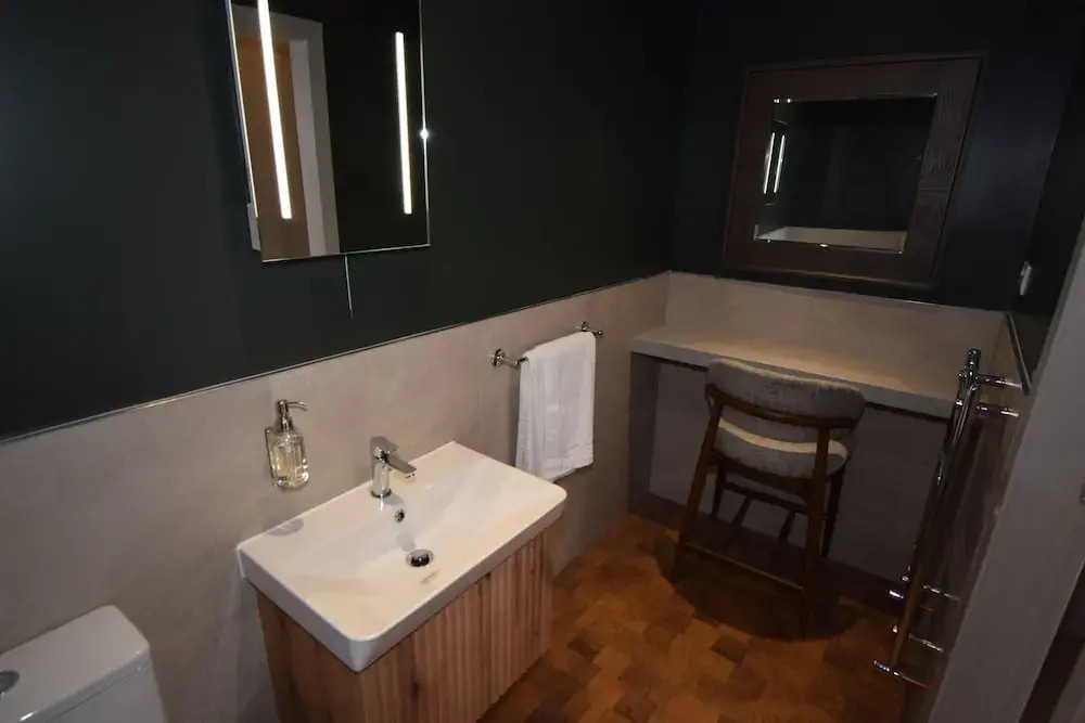 Elphinstone Hotel