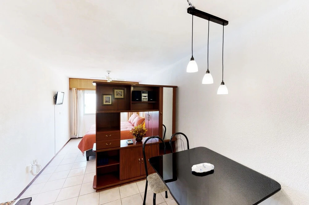 Completo Monoambiente para 3 en Avenida Italia - Edificio Luna de Mar