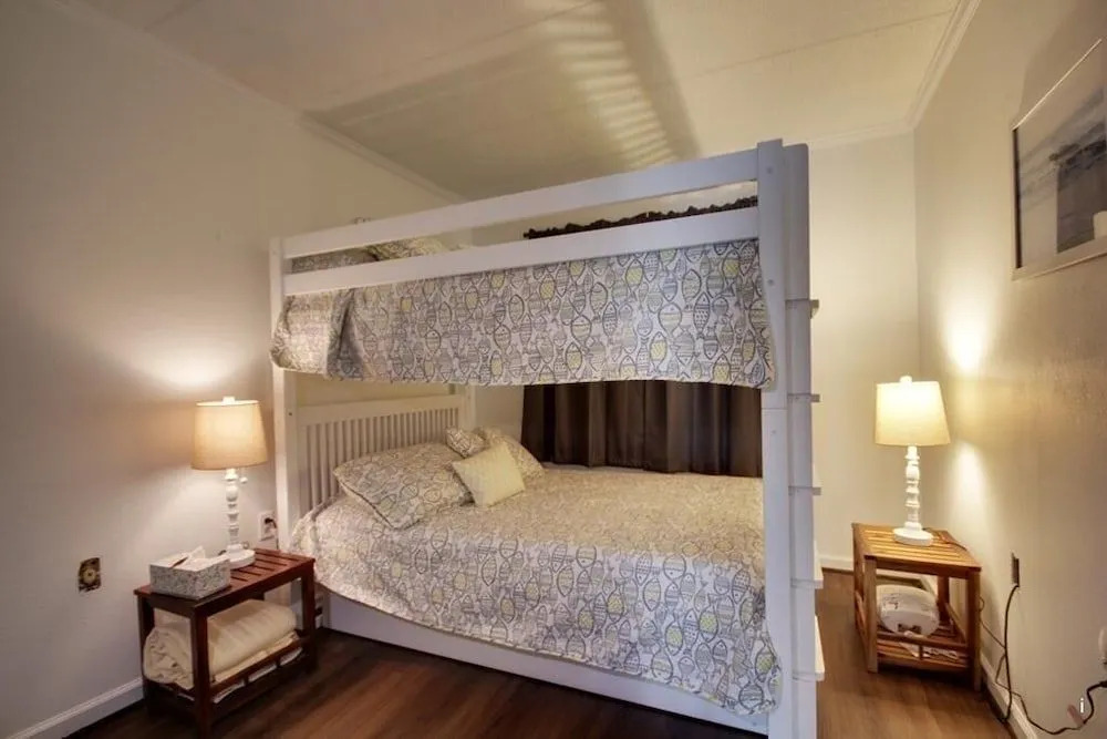 Salty Sands II 201 - 2 Br Condo