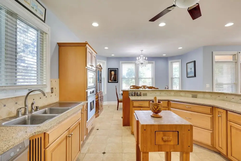 2nd-floor Unit w/ Deck! 1 Mi to Carolina Beach