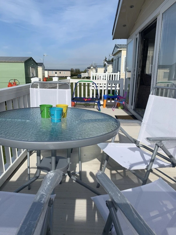 Caravan - Sleeps 6 - Patio, Parking