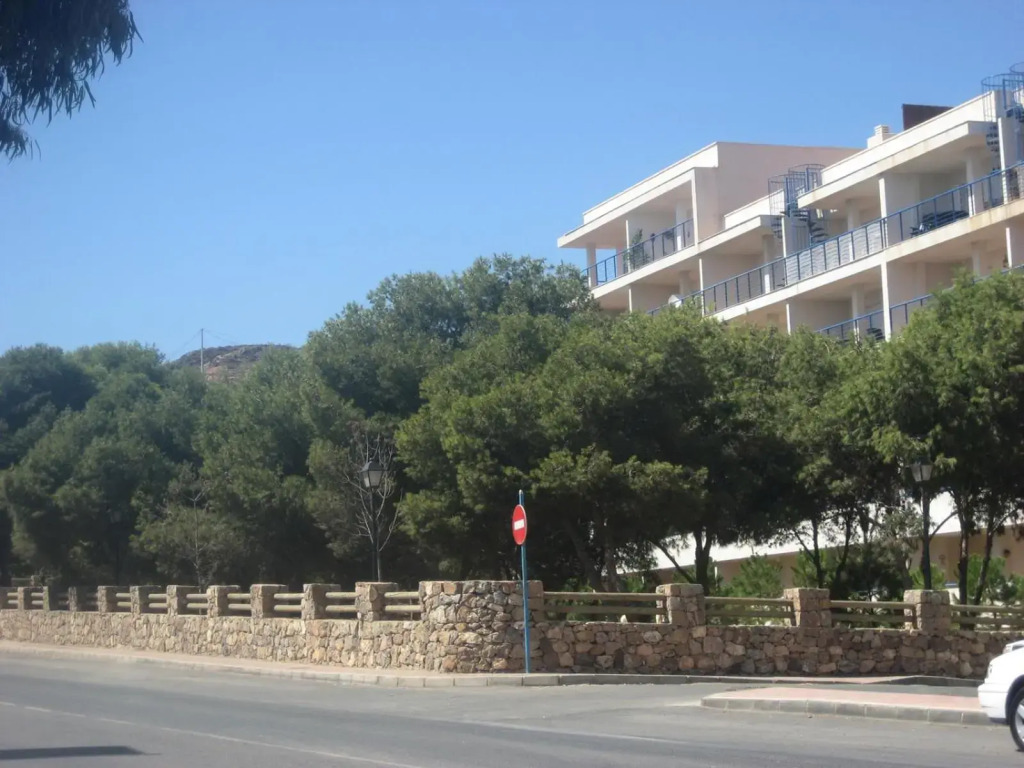 Vivienda en residencial con piscina