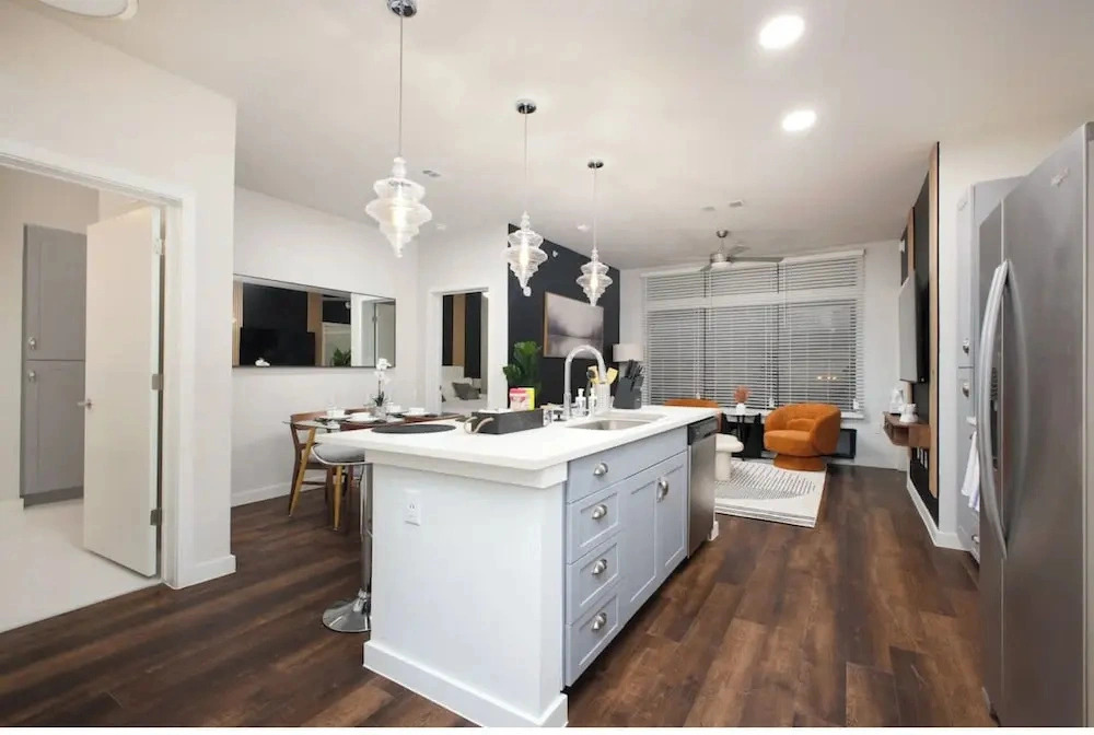 Labor by Stylish Stays