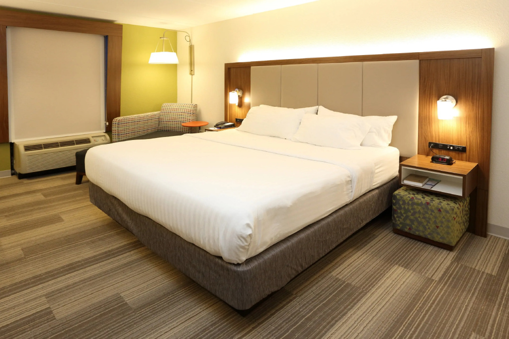 Holiday Inn Express & Suites Newport News by IHG