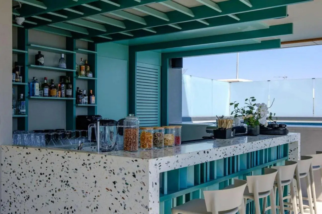 Mercure Larnaca Finikoudes Beach