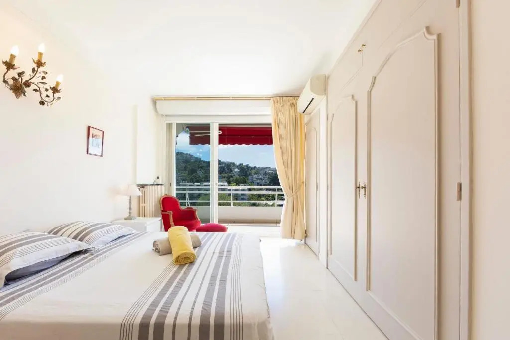 Fully equipped appartment 105 m2 clear view on the sea and californie hills