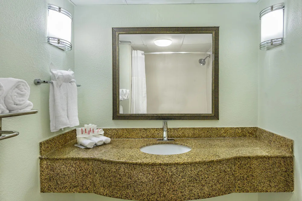 Days Inn & Suites South Boston