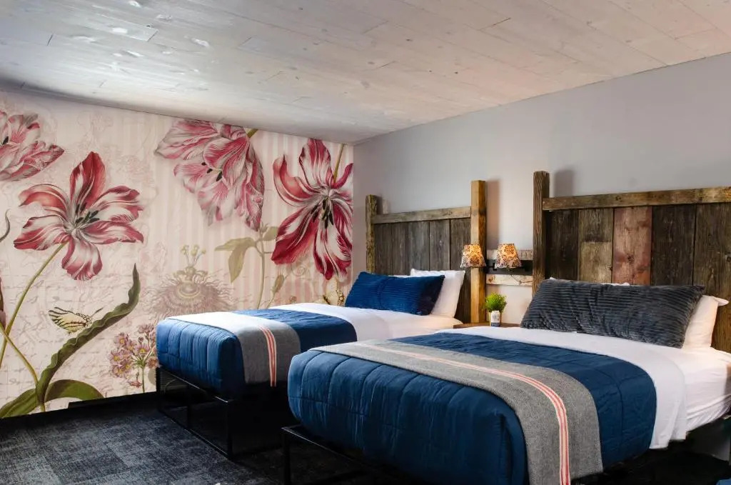 Vintage Block Inn & Suites
