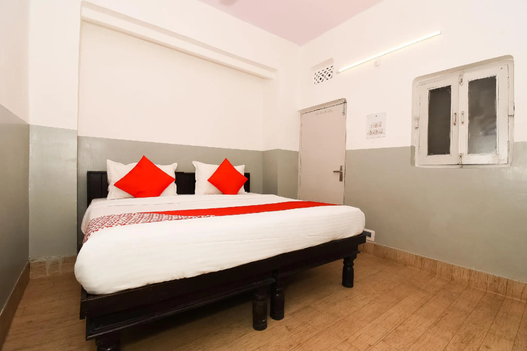 OYO 41893 Hotel Four Season