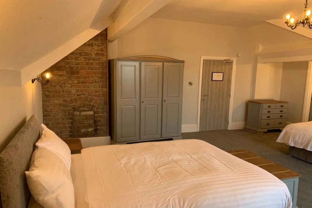 Churchills Hotel