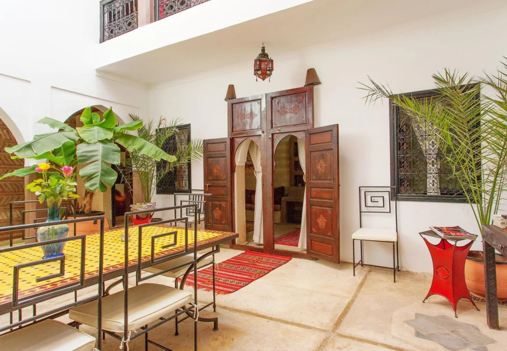 Dar Kamar Zamane - Adults Only