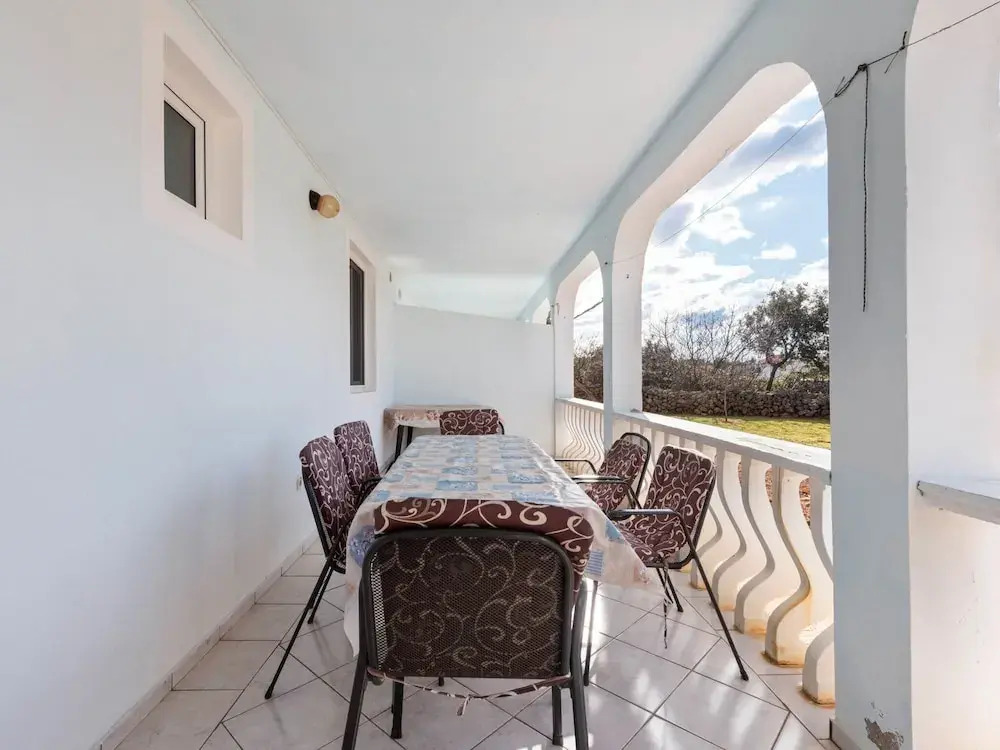 Quaint Apartment in Vir near Sea