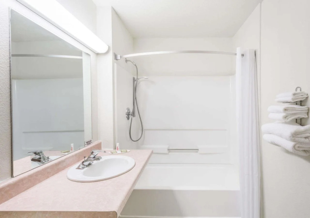 Super 8 By Wyndham Phoenix Metro North