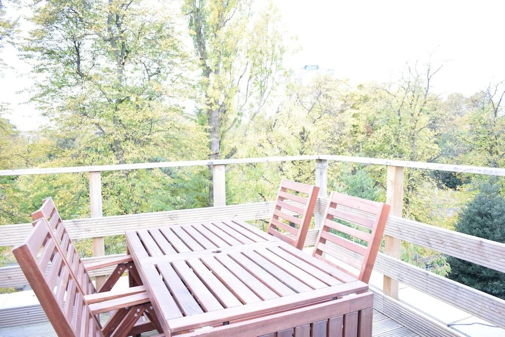Luxurious 3 Bedroom Property With Roof Terrace