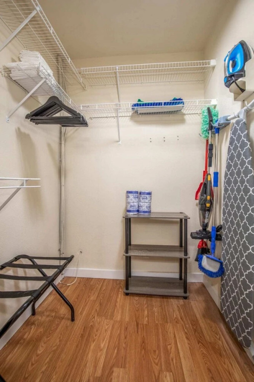 Cozy DT Apts with Full Kitchen by Zencity