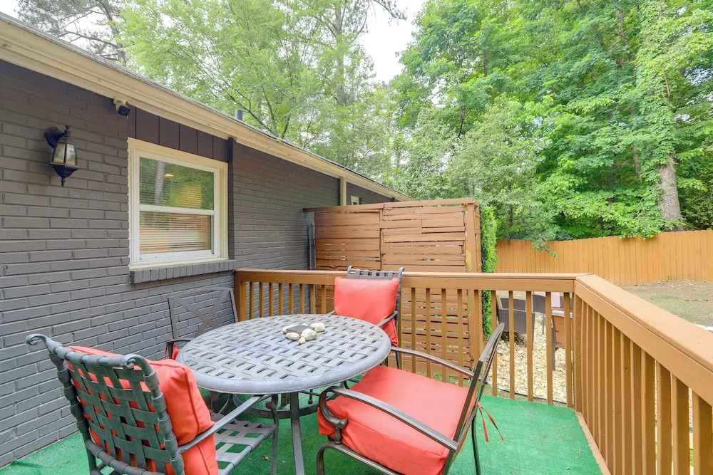 Fire Pit & Deck: Atlanta Home ~ 8 Mi to Dwtn!