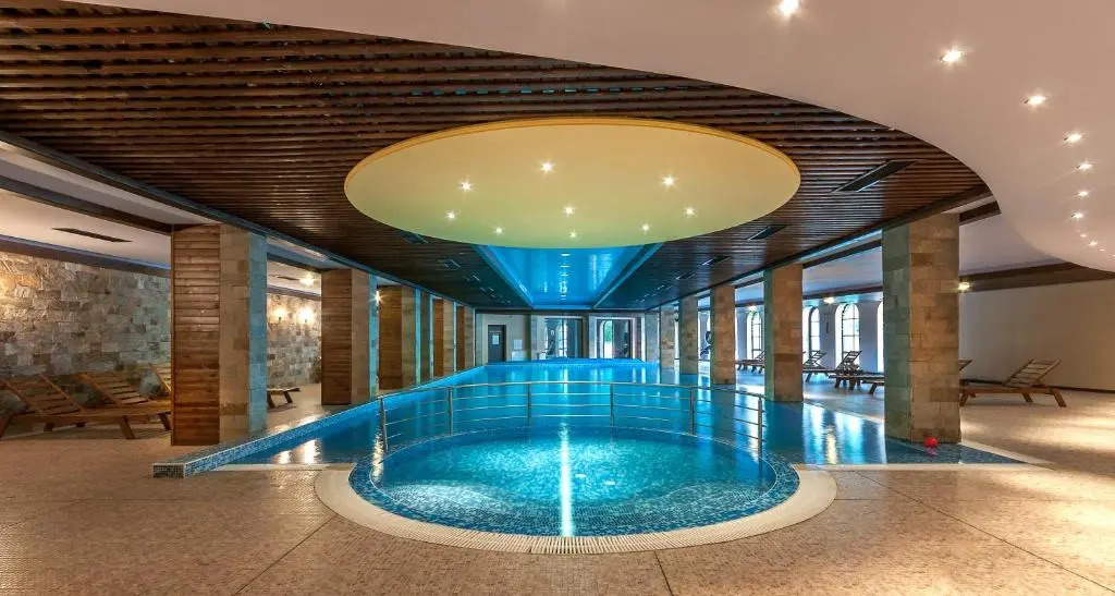 Grand Royale Apartment Complex & Spa
