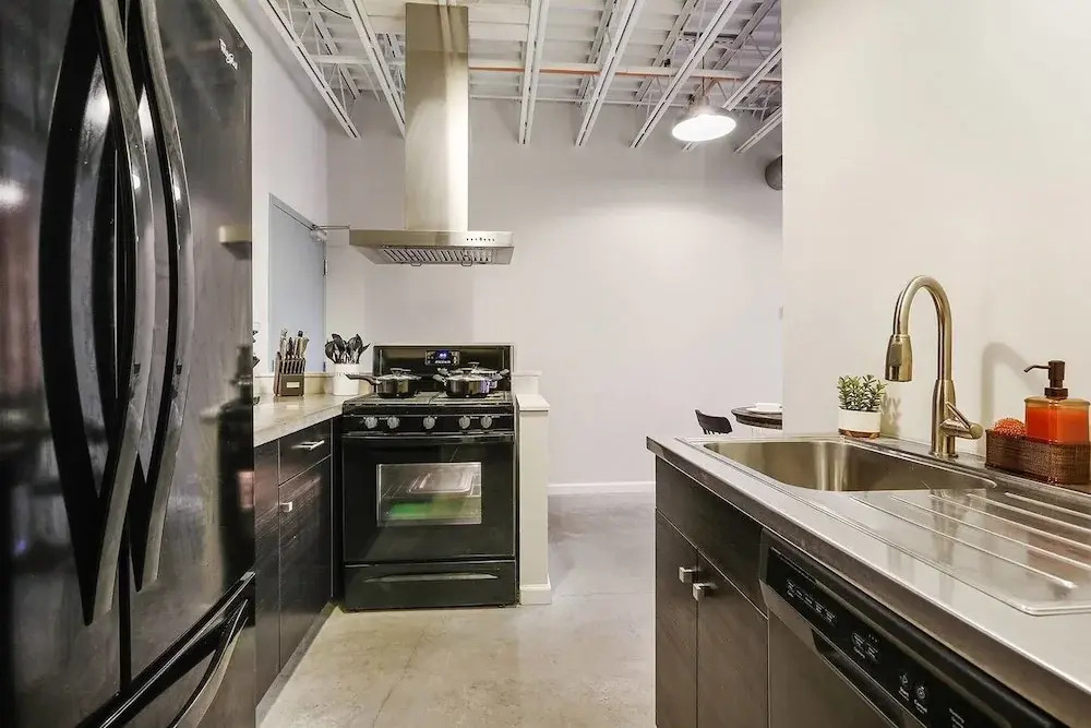 1br/1ba w/ Exposed-brick Apt in DT Nola by Domio